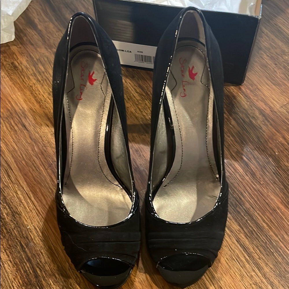 Minnow-Lea by Star Ling Black Suede & Patent Leather Peep-Toe Heels – Size 7M